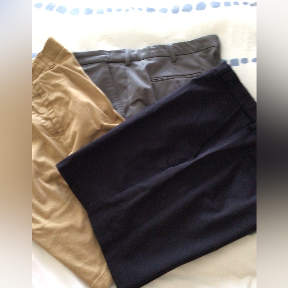 Bundle of 3 pair golf shorts.